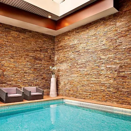 Park Plaza Victoria Hotel 4*