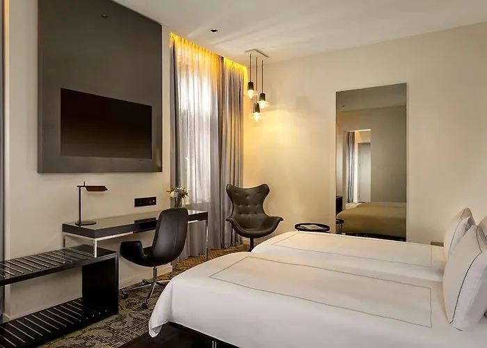 Park Plaza Victoria Hotel 4*