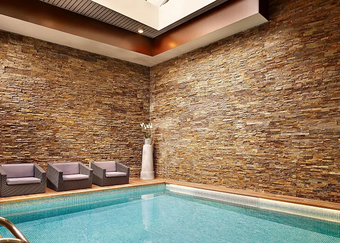 Park Plaza Victoria Hotel 4*