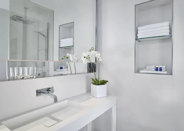 Park Plaza Victoria 4*