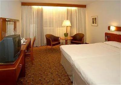 Hotel Park Plaza Victoria 4*