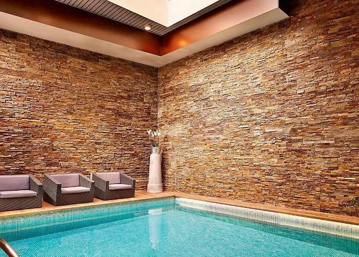 Park Plaza Victoria Hotel 4*