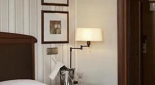 Park Plaza Victoria 4*